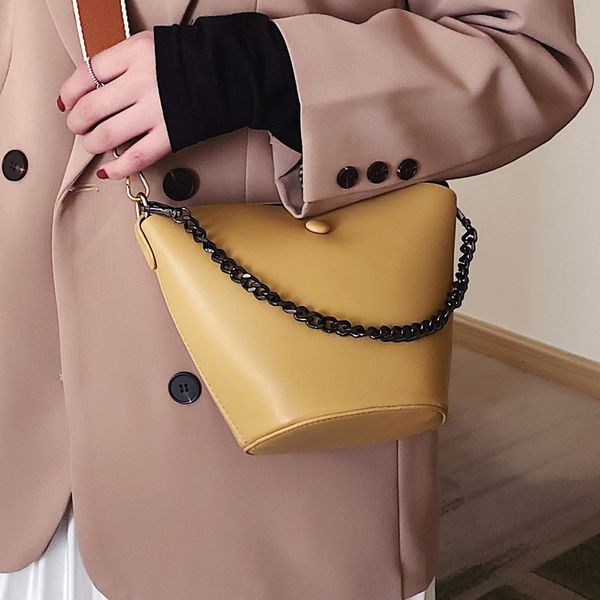 

весенняя мода сумка-мессенджер женский дикий ins сумка на плечо 2020 новый чистый красный большой емкости невестка