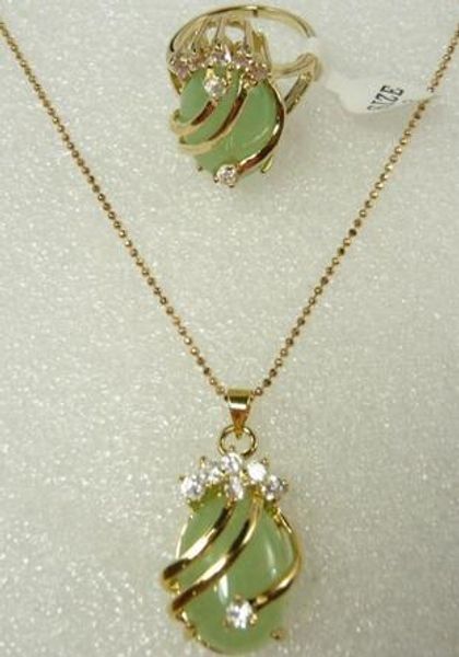 

bien natural verde jade colgante anillo, Black