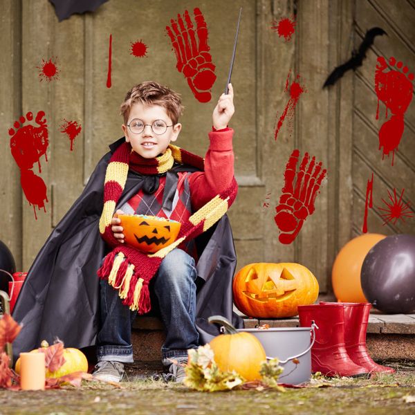 

halloween bloody hand print stickers window decorations car stickers zombie dead halloween party props scary simulation horror 30*45cm