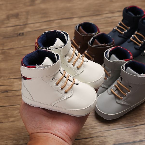 Großhandel 50 Paar modische High-Top-Turnschuhe für Babys, Jungen und Mädchen, aus Segeltuch, für Neugeborene, Kleinkinder, weiche Sohle, rutschfeste Prewalkers