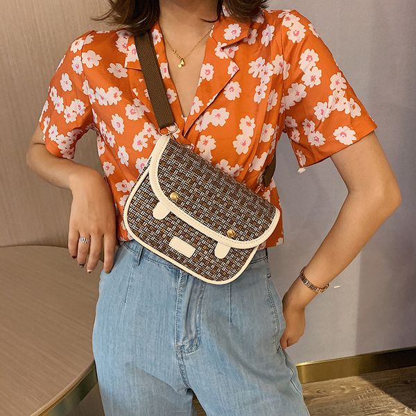 

2019 new color wool saddle bag magnetic buckle smiling face shoulder slung women's bag
