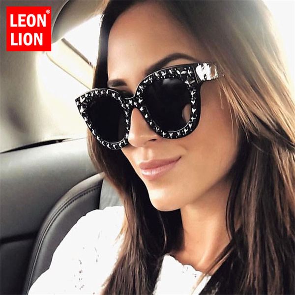 

leonlion 2018 fashion street выстрел sunglasseswomen марка man / женщины солнцезащитные очки классический урожай вождения, White;black