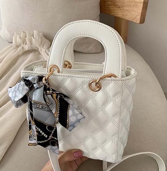 

2019 autumn new luxury designer classic fashion embroidery line lingge bag shoulder slung handbag transport