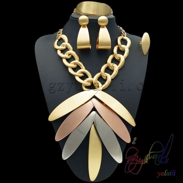 

2017 wholesale fashion dubai decorousness jewelry set c18122701, Silver