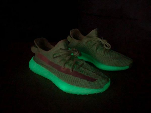 

2019 with og box clay hyperspace static glow in the dark running shoes kanye west designer brand upper quality mens women sport trainers