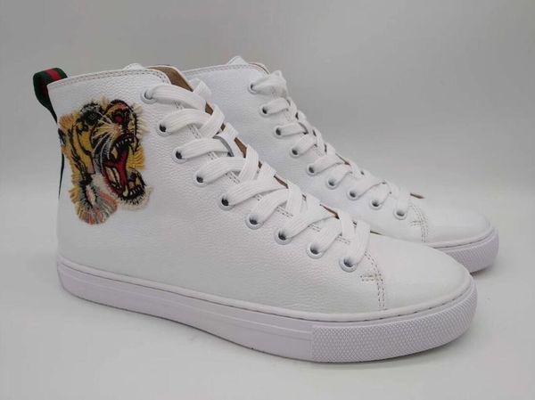 

2020 men women casual shoes sneakers lace-up running shoes green red stripe black leather bee embroidered