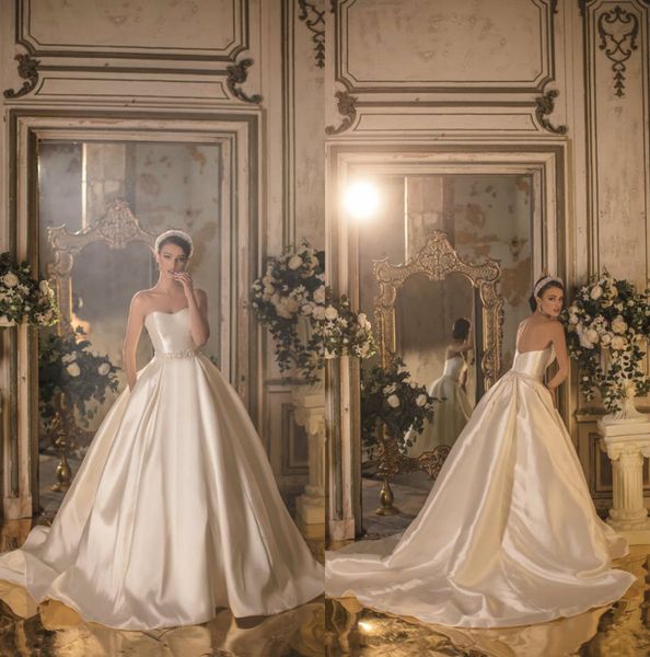 

luxury lace ball gown wedding dresses sweetheart lace-up back bridal gowns 2020 arabic church wedding dress vestido de novia, White