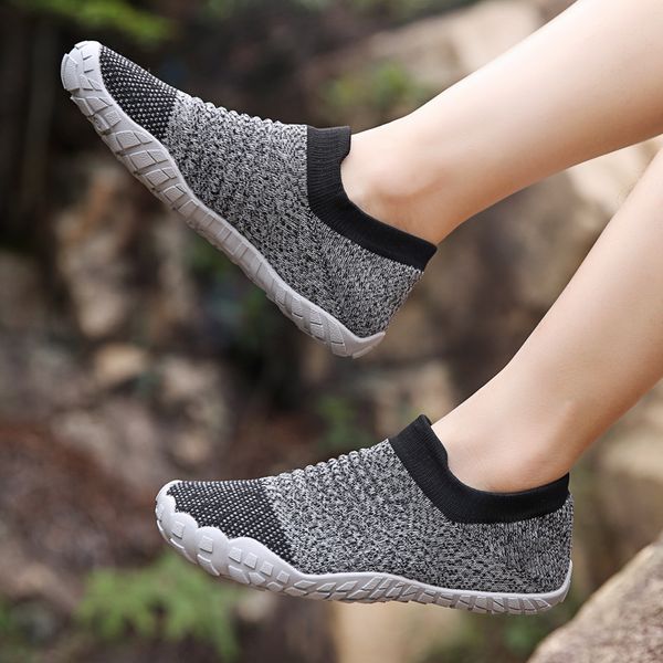

2020 summer new style men and women woven running shoes breathable sports footwear wading shoes 8030