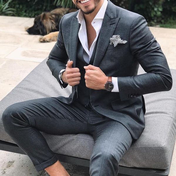 

2019 fashion formal custom made men wedding tuxedos three pieces(jacket+vest+pants) groomsmen wear suits prom blazer, Black;gray