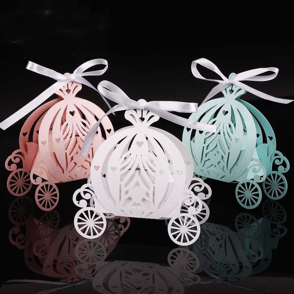 2019 50pcs Carrozza di zucca tagliata al laser Scatola di bomboniere per bomboniere Scatola di caramelle di carta color perla Baby Shower Regalo di compleanno