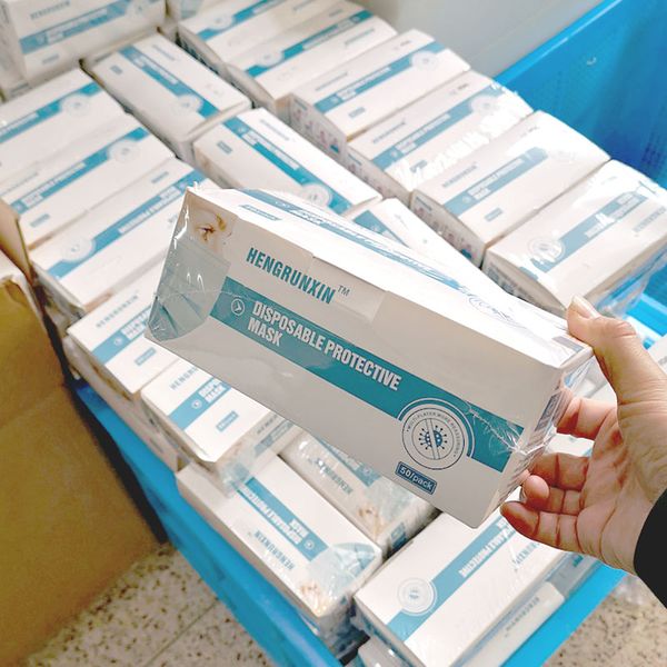 

disposable face masks 3-layers non-woven mouth anti-dust breathing masks kn95 n95 designer mask in stock 48 hours shipping