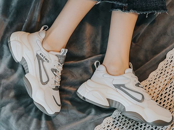 

beautifu women's fashionable shoes all kinds of popular women's shoes flat bottom breathable casual women shoes training sneakers, White;red