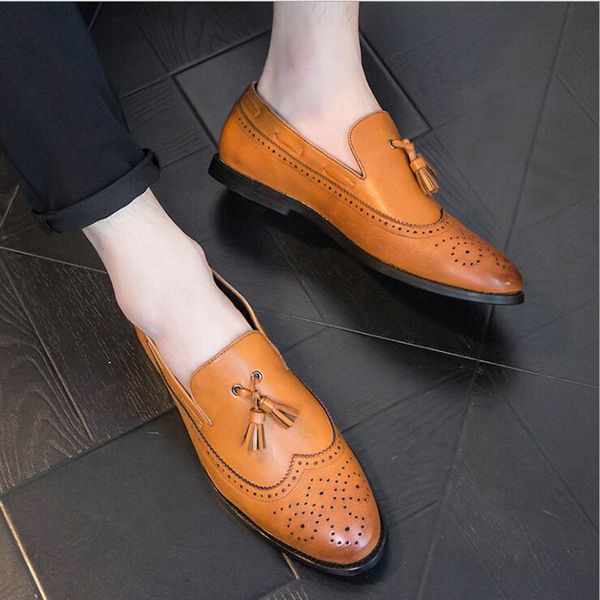 

2019 autumn leather shoes slip on men carved loafers dress business leather shoes black yellow men tassels rtg5
