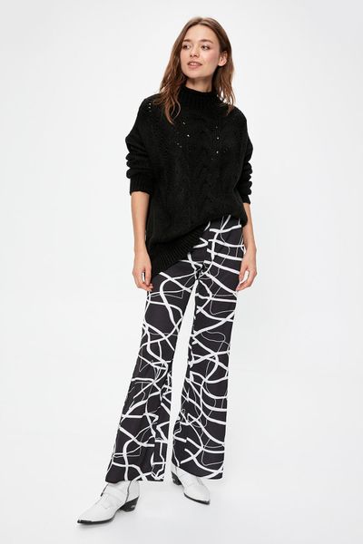 

trendyol black pattern flare pants twoaw20pl0101, Black;white