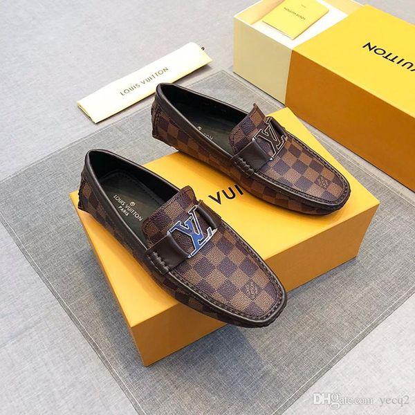 

18ss 2020 designers brand italian men dress shoes casual patent leather shoes men loafers tassel rivets wedding party male shoe, Black