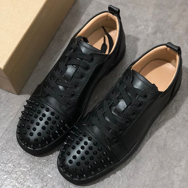 

new designer sneakers red bottom shoe low cut suede spike luxury shoes men and women shoes party wedding crystal leather sneakers t01, Black