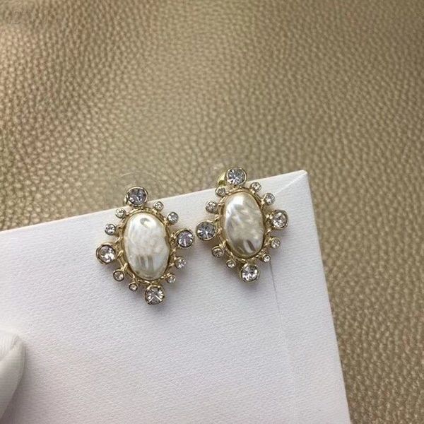 

fashion jewelry earrings diamond edge luxurious ear nail pearl ear rings letters mark for vip gift, White