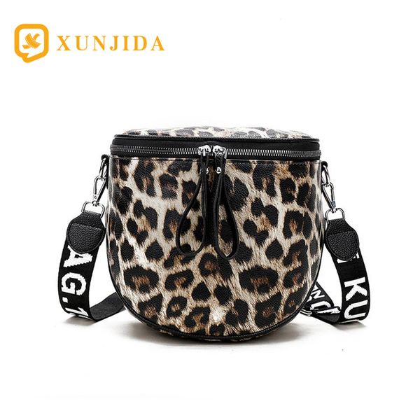 

xunjida 2020 новых женщин leopard седельные сумки посыльного сумки женщины pu сумки печатные широкий плеча полукруга crossbody сумка
