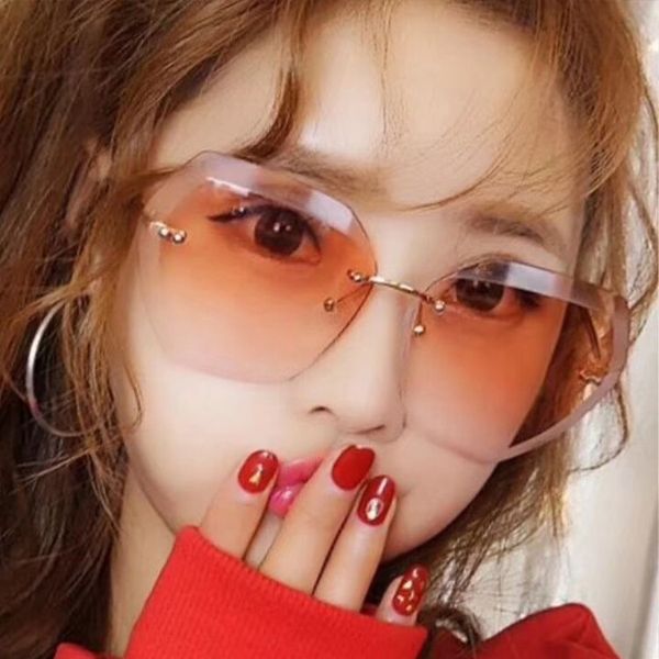 

sun fashion personalized large frame sunglasses ins ultra-fire cutting edge glasses ocean piece sunglasses, White;black