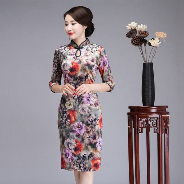 

китайский традиционный стиль плюс размер xl мать носить банкетный cheongsam новый семиточечный рукав длинный резной бархат короткий cheongsa, Red