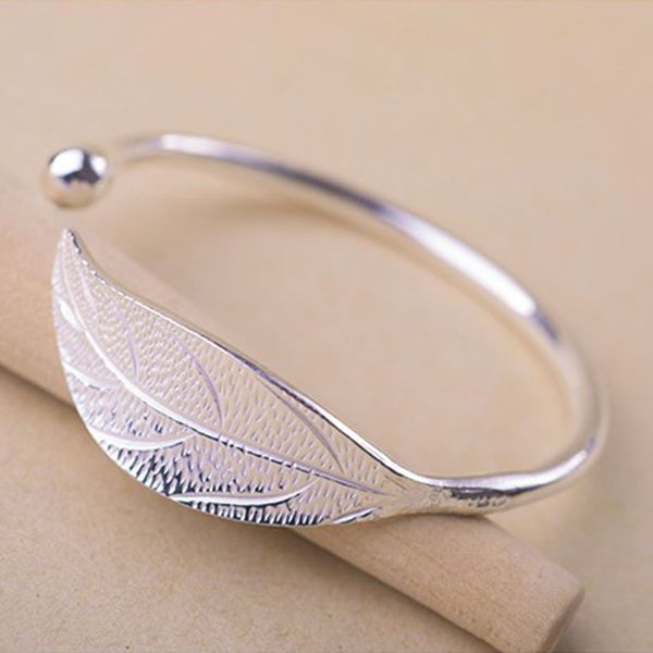 

Korean imple and fa hionable leaf bracelet leaf opening bracelet