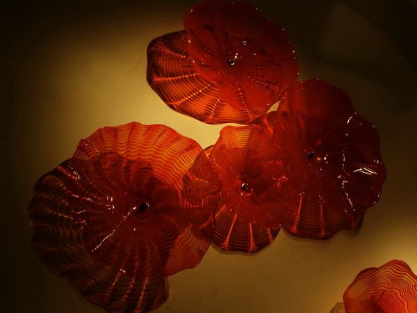 

wall decoration flower art wall plates red color chihuly style mounth blown murano glass plates