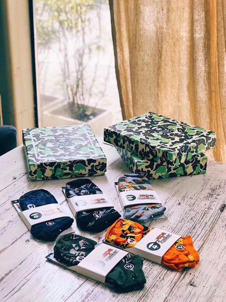 

new designer socks casual embroidery socks five colorful camouflage cotton outdoors public fashion socks with box