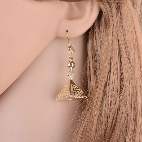 

real shooting luxurious plated gold earring pending vintage pyramid crystal drop earrings for women punk jewelry e834, Golden