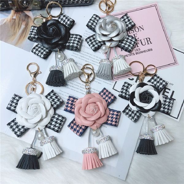 

2020 classics genuine leather black&white male&female keychains bag plush car keychain car key camellia flower hat tassel style, Silver