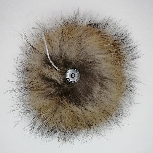 Großhandel Pompons aus Waschbärfell, Zubehör 7–18 cm für Strickmütze/Kleidung/Schlüsselanhänger, individuelle Farbe mit Metall-Druckknopf