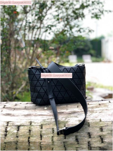 

new women's one-shoulder bag 7a high-end custom quality diagonal cross bag fashion trend leisure style silver metal accessories with lo