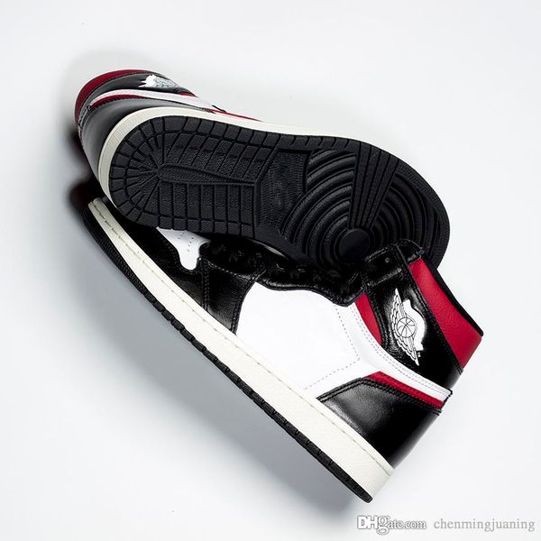 

2019 authentic 1 og high black gym red basketball shoes 1s white sail for men women retro sports sneakers 555088-061 with original box