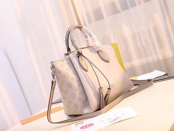 

dhl smooth calfskin ladies shoulder messenger bag fashionable wild comfortable bag zipper tote bag handbag size 40x25x18#03