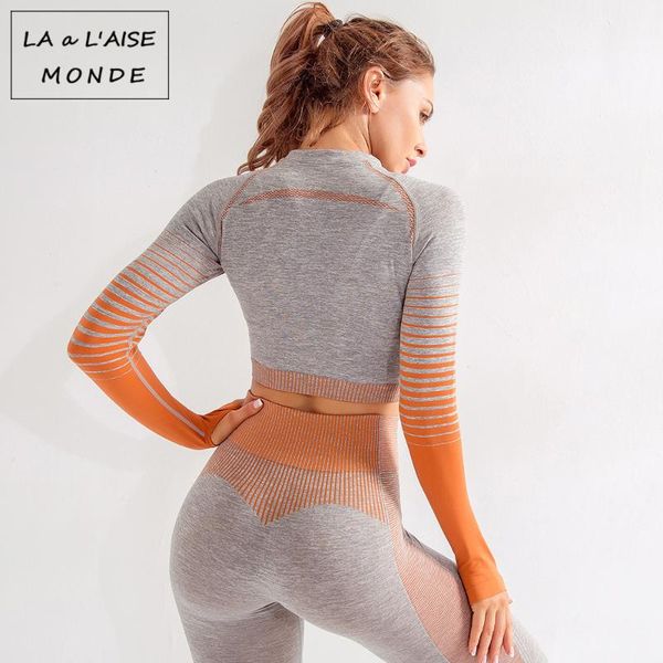 

2020 new seamless yoga clothes knitted hip lift elastic fitness sports yoga outwork running bare navel long sleeve, White;red