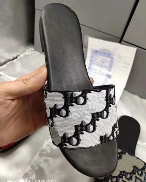 

2019 woman slippers slides summer shoes casual slippers solid hollow out women slides classic slippers size:35-41 with box 55, Black