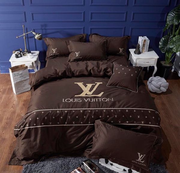 

Fine cotton embroidery letter quilt cover 4 piece uit tripe popular logo fa hion bed cover europe and america bedding bag199