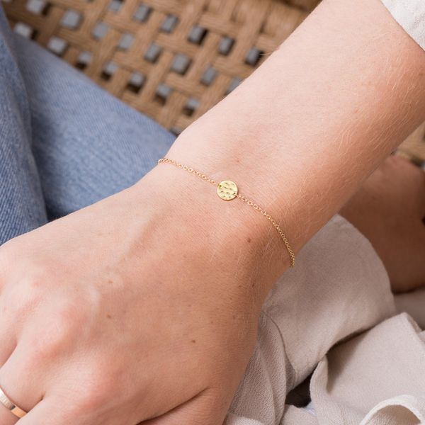 

minimalist stainless steel stripe surface wafer round bracelets for women temperament chain pendant elegant bracelet jewelry new, Black