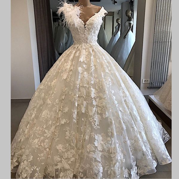 

принцесса кружева свадебные платья с глубоким v-образным вырезом из перьев vestido de noiva бейсболка с рукавами бальное платье свадебное шл, White