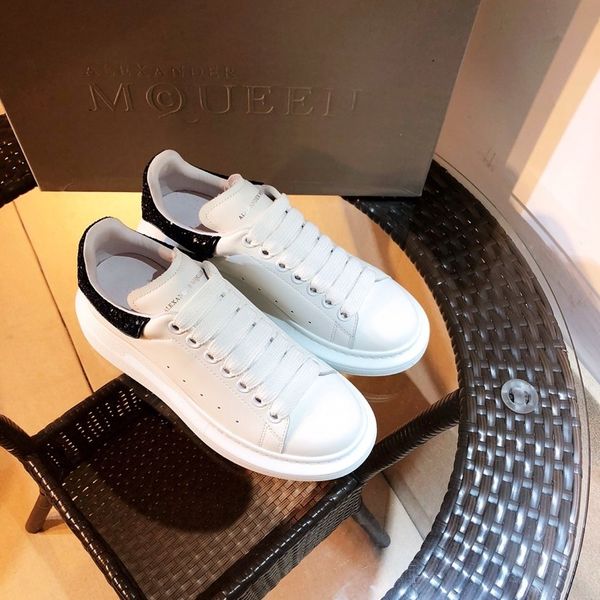 

2020 new wj couple casual sneakers couple fashion thick sneakers daily increase casual shoes luxury design
