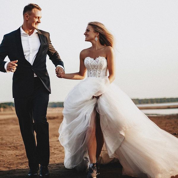 

country bohemian beach wedding dresses vintage lace applique 2019 sweetheart wedding gowns tulle sweep train boho bridal dress, White