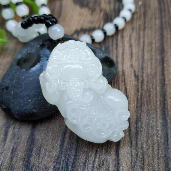 Elevada qualidade original Natural Jade Branco Esculpido animal Sorte Amuleto Pendant Colar Para Mulheres Homens Casal Pingente de jóias charme