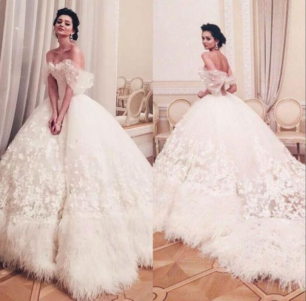 

Latest Luxury Country Wedding Dresses Feathers Off Shoulder 3D Floral Appliques Tulle Cathedral Train Bridal Gowns Elegant Wedding Gowns