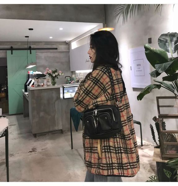 

премиум sense меньшие дизайн мотоцикла сумка женская кожа подмышек сумка шипованных crossbody сумка мода дикого плеча ins