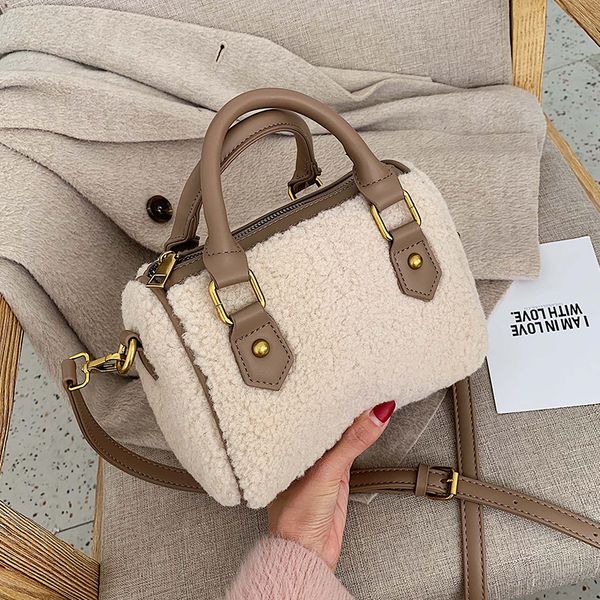 

elegant female plush tote bag 2019 winter new velvet women's designer handbag travel shoulder messenger bag