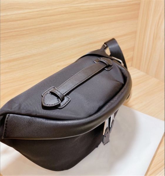 

Designer Luxury Waist Bags High Quality Pockets Shoulder Bag Chest Package CFY20042243