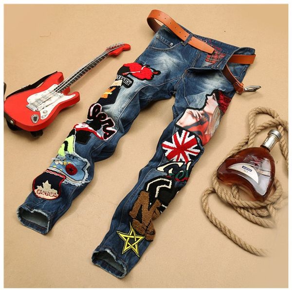 

Fashion America Style Mens Jeans Designer Flocking and Embroidery Mens Pencil Pants Beauty Badge Panelled Jeans