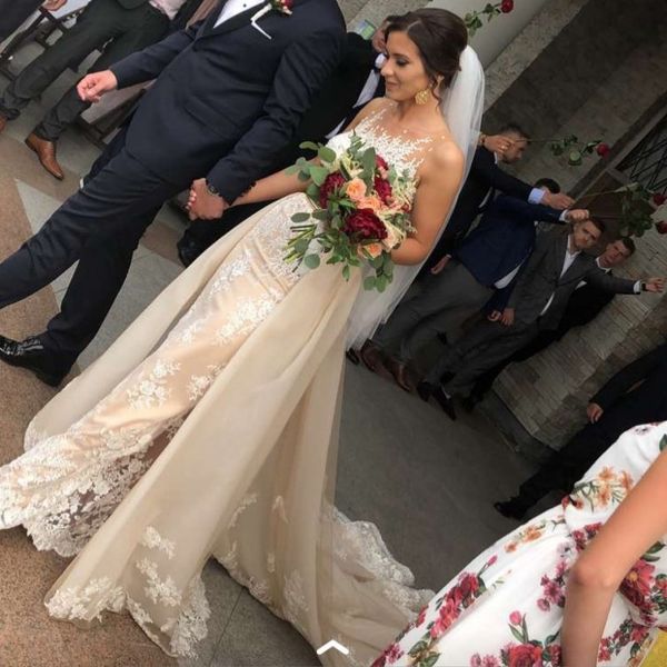 

Champagne Lace Long Mermaid Wedding Dresses with Detachable Train Sheer Neck Bridal Gowns Sleeveless Wedding Party Dresses