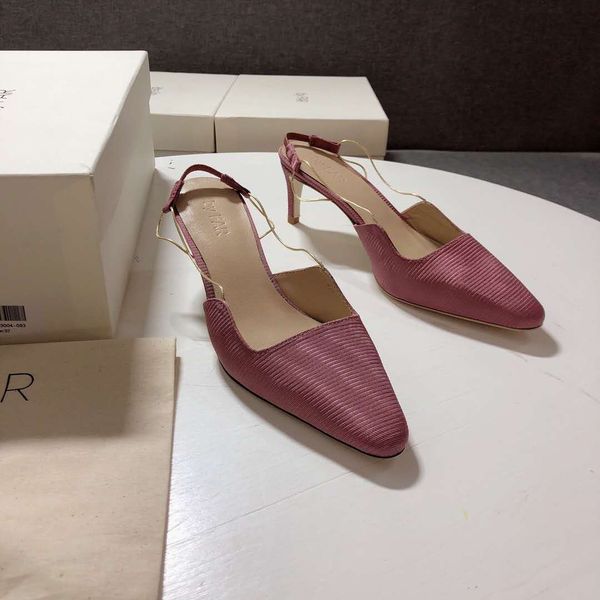 

sell spring 2020 new high-end women's red leather fine heel shoes women fangyuan almond head with stylish chain elegant low-heeled shoe, Black