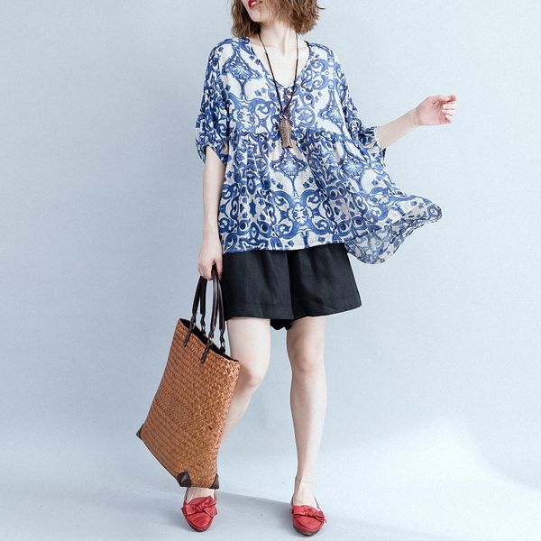 

2020 summer women suit sets loose blue and white porcelain print v-neck casual t shirts casual short pants 2pcs set