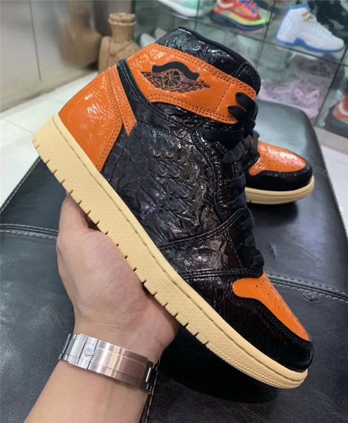 

2019 released authentic 1 high og shattered backboard 3.0 black orange patent leather pale vanilla men outdoor shoes 555088-028